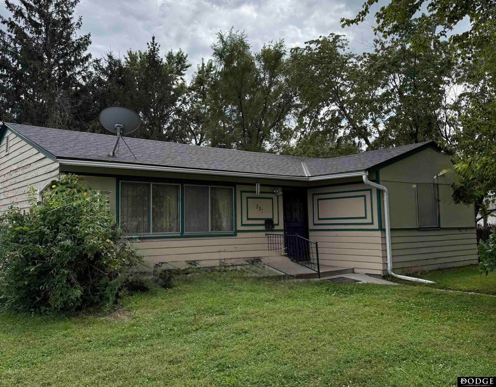 227 North Drive, Fremont, NE 68025