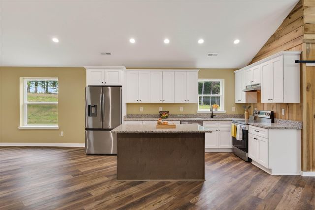 776 Norris Hollow Rd, Vanleer, TN 37181