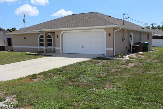 3006 SE 15th PL, Cape Coral, FL 33904