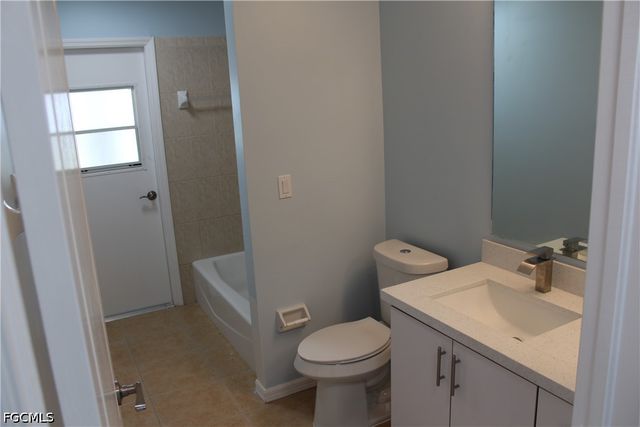 3006 SE 15th PL, Cape Coral, FL 33904
