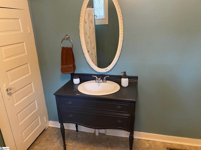 657 S Harper Street, Laurens, SC 29360