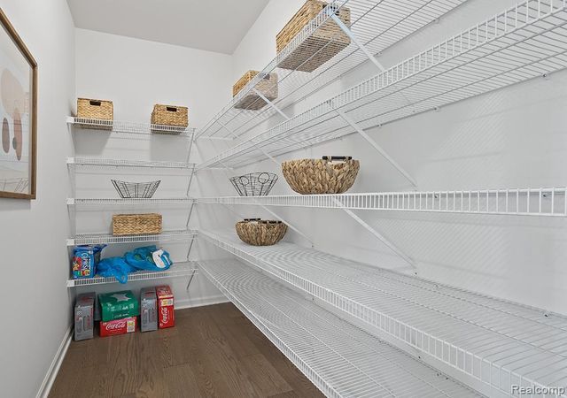 16201 Rogan Drive, Fenton, MI 48451