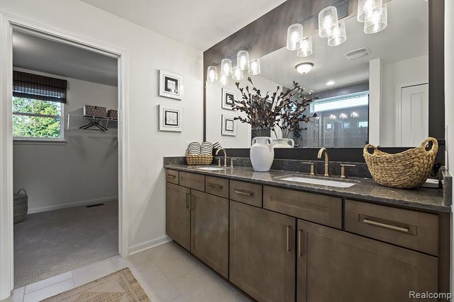 16201 Rogan Drive, Fenton, MI 48451