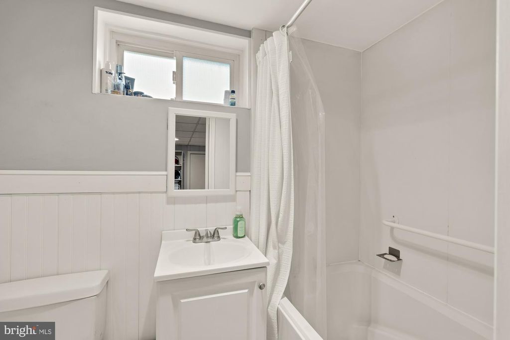 11411 GRAYLING LN, Rockville, MD 20852