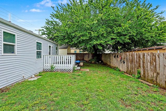 321 E Kinkaid Ave, Wichita, KS 67211