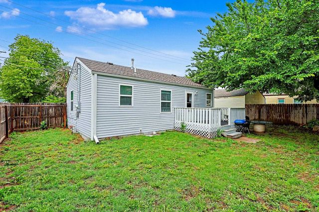 321 E Kinkaid Ave, Wichita, KS 67211