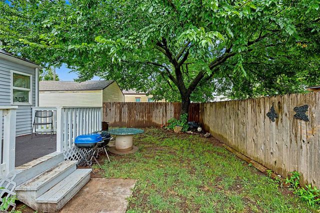 321 E Kinkaid Ave, Wichita, KS 67211