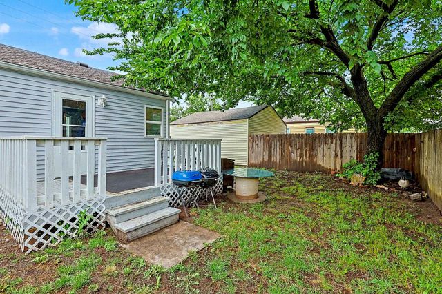321 E Kinkaid Ave, Wichita, KS 67211