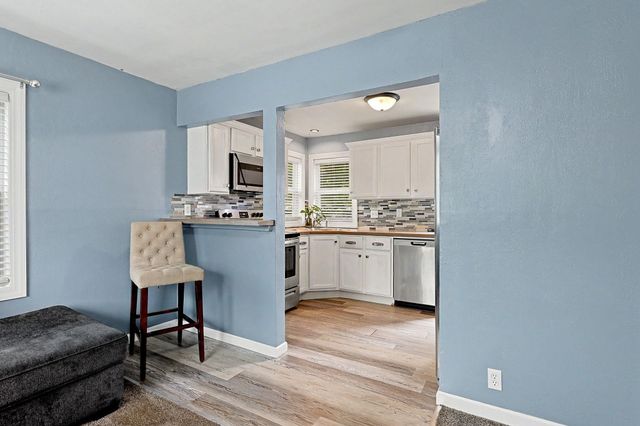 321 E Kinkaid Ave, Wichita, KS 67211