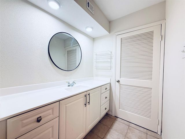 5633 S Rice Avenue, Houston, TX 77081