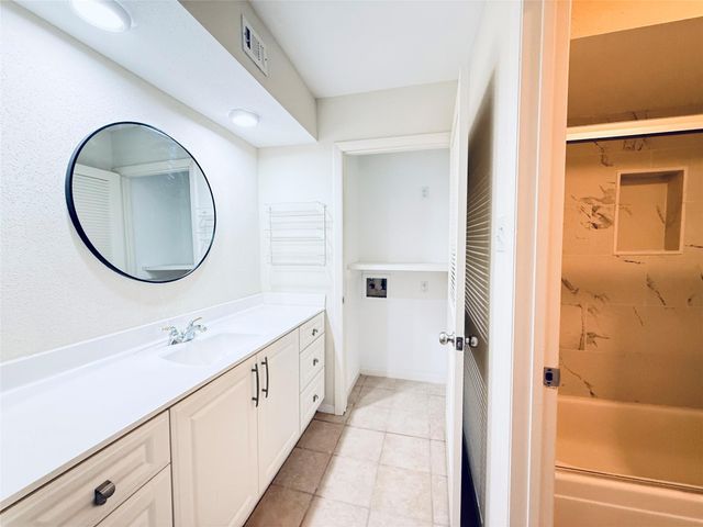 5633 S Rice Avenue, Houston, TX 77081