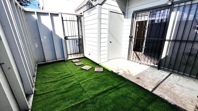 5633 S Rice Avenue, Houston, TX 77081