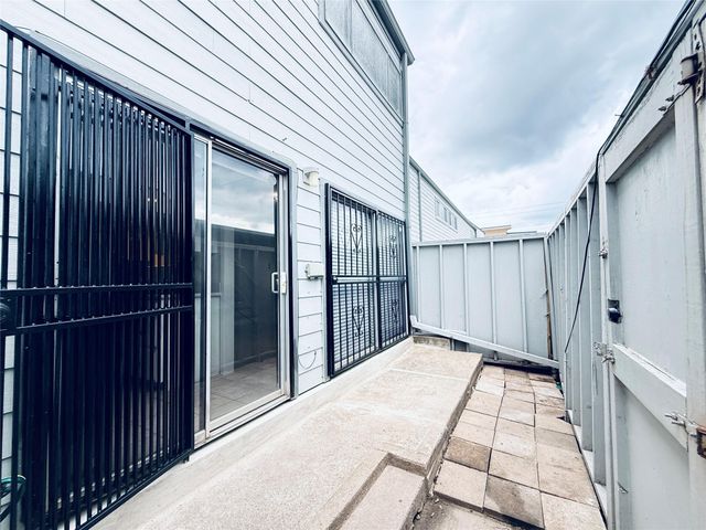 5633 S Rice Avenue, Houston, TX 77081