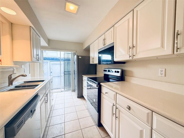5633 S Rice Avenue, Houston, TX 77081