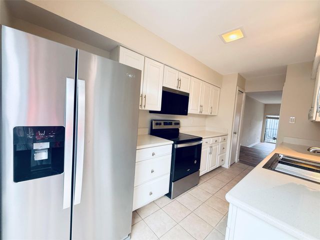 5633 S Rice Avenue, Houston, TX 77081