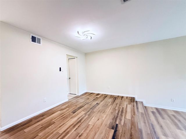 5633 S Rice Avenue, Houston, TX 77081