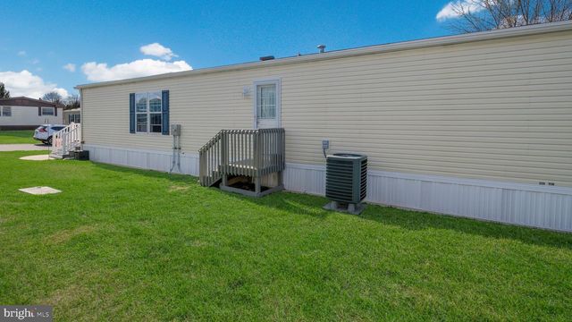 154 HILLSIDE CT, North Wales, PA 19454