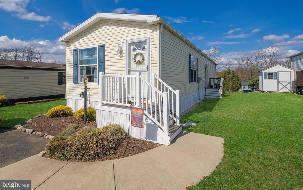 154 HILLSIDE CT, North Wales, PA 19454