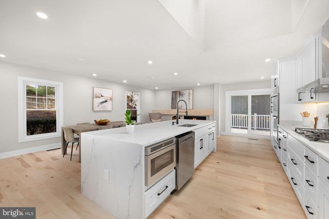 9313 COPENHAVER DR, Potomac, MD 20854