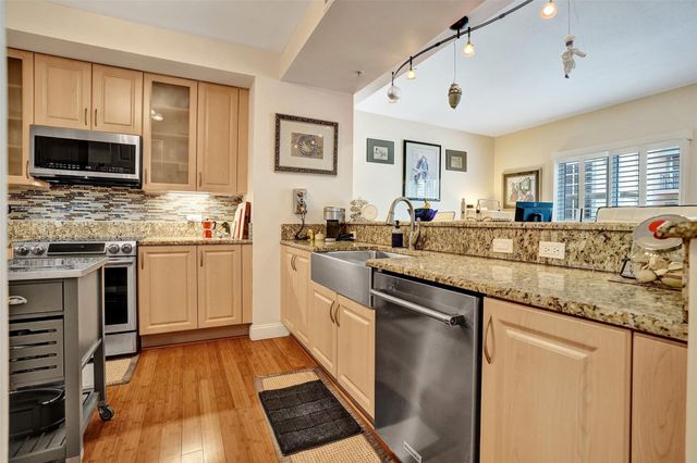 2617 NE 14th Avenue 402, Wilton Manors, FL 33334