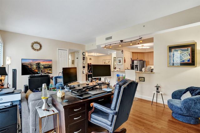 2617 NE 14th Avenue 402, Wilton Manors, FL 33334