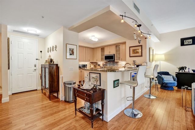 2617 NE 14th Avenue 402, Wilton Manors, FL 33334