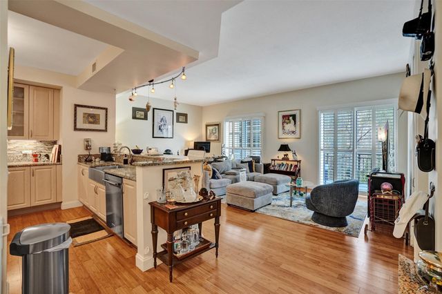 2617 NE 14th Avenue 402, Wilton Manors, FL 33334