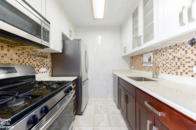 6254 97th Pl Apt 11A, New York City, NY 11374