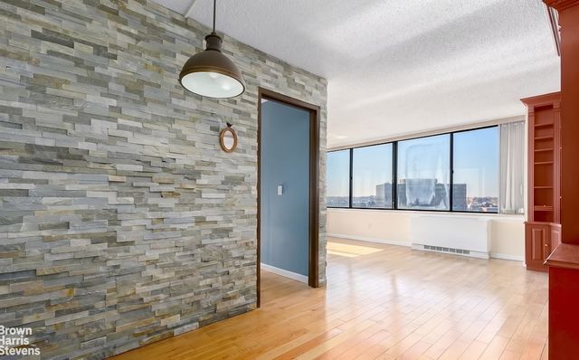 6254 97th Pl Apt 11A, New York City, NY 11374