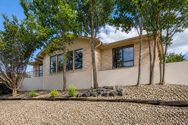 1307 N Malibu Dr, Kerrville, TX 78028