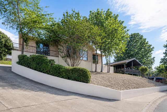 1307 N Malibu Dr, Kerrville, TX 78028