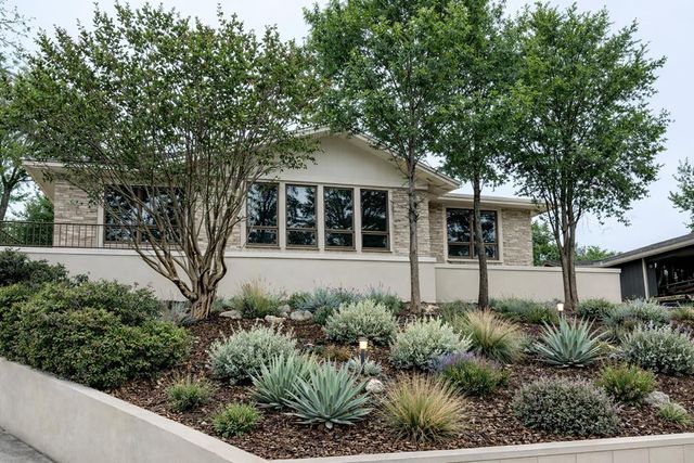 1307 N Malibu Dr, Kerrville, TX 78028