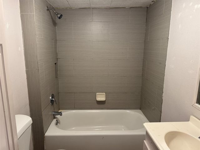 1009 S Morris Street, Gainesville, TX 76240