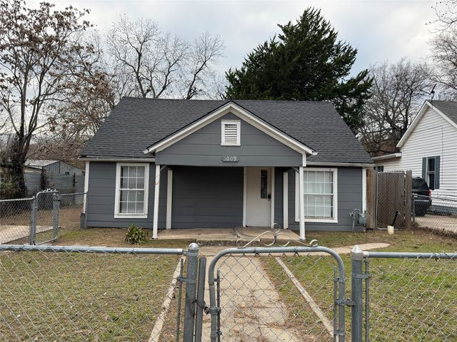 1009 S Morris Street, Gainesville, TX 76240