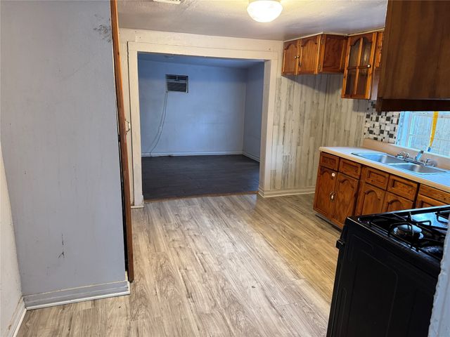 1009 S Morris Street, Gainesville, TX 76240