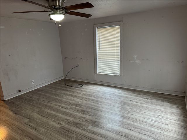 1009 S Morris Street, Gainesville, TX 76240