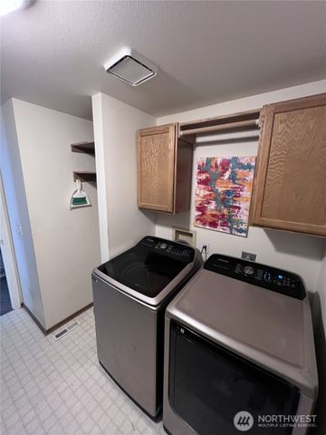 6301 61ST Avenue SE, Lacey, WA 98513