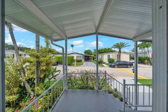 59 Plantation Blvd, Lake Worth, FL 33467