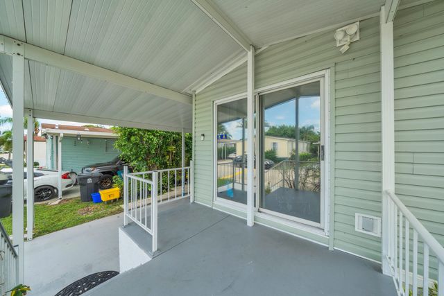 59 Plantation Blvd, Lake Worth, FL 33467