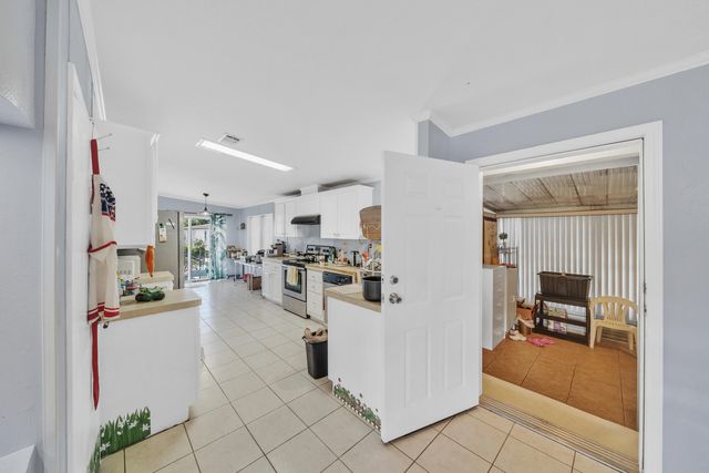 59 Plantation Blvd, Lake Worth, FL 33467