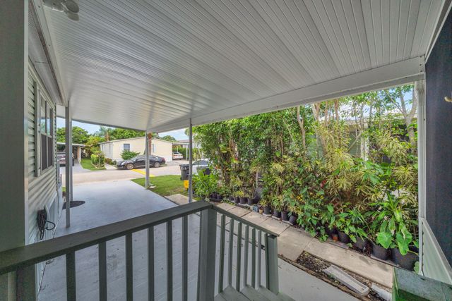 59 Plantation Blvd, Lake Worth, FL 33467