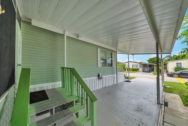 59 Plantation Blvd, Lake Worth, FL 33467