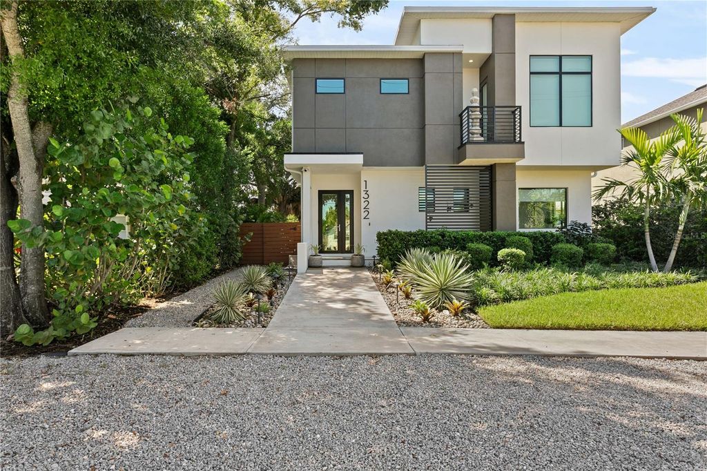 Image 1 of property listing at 1322 W GRACE STREET, Tampa, FL 33607