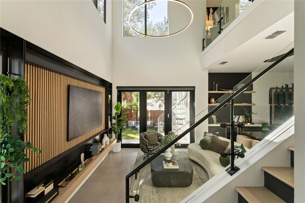 Image 2 of property listing at 1322 W GRACE STREET, Tampa, FL 33607