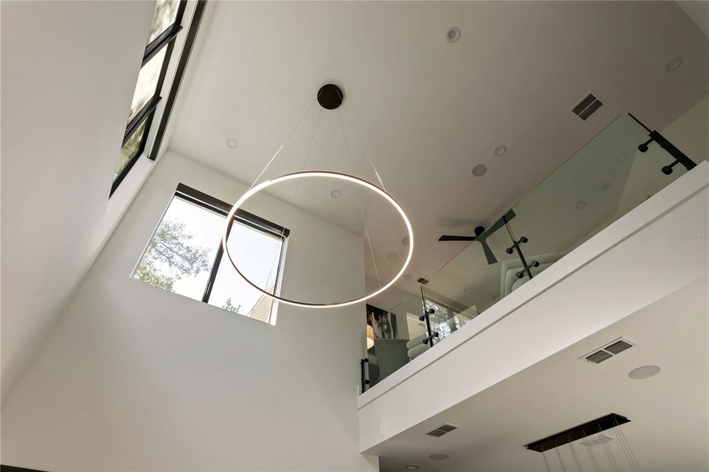 Image 11 of property listing at 1322 W GRACE STREET, Tampa, FL 33607