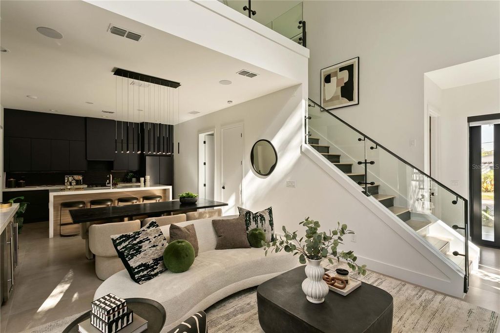 Image 12 of property listing at 1322 W GRACE STREET, Tampa, FL 33607
