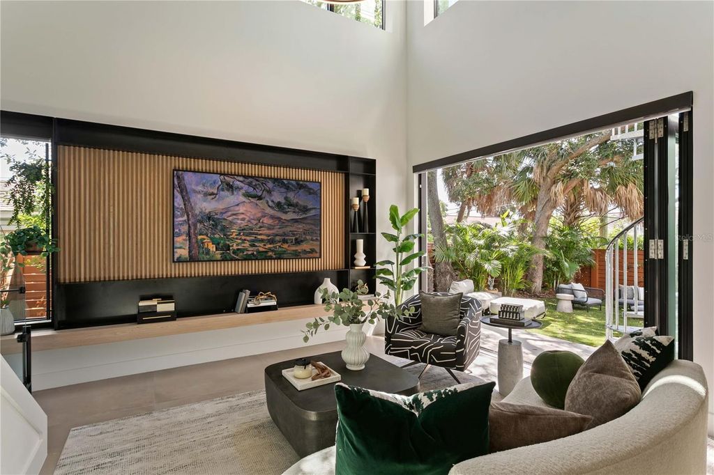 Image 3 of property listing at 1322 W GRACE STREET, Tampa, FL 33607