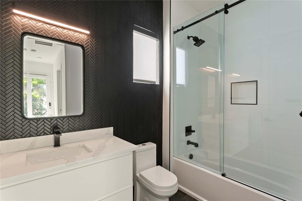 Image 45 of property listing at 1322 W GRACE STREET, Tampa, FL 33607