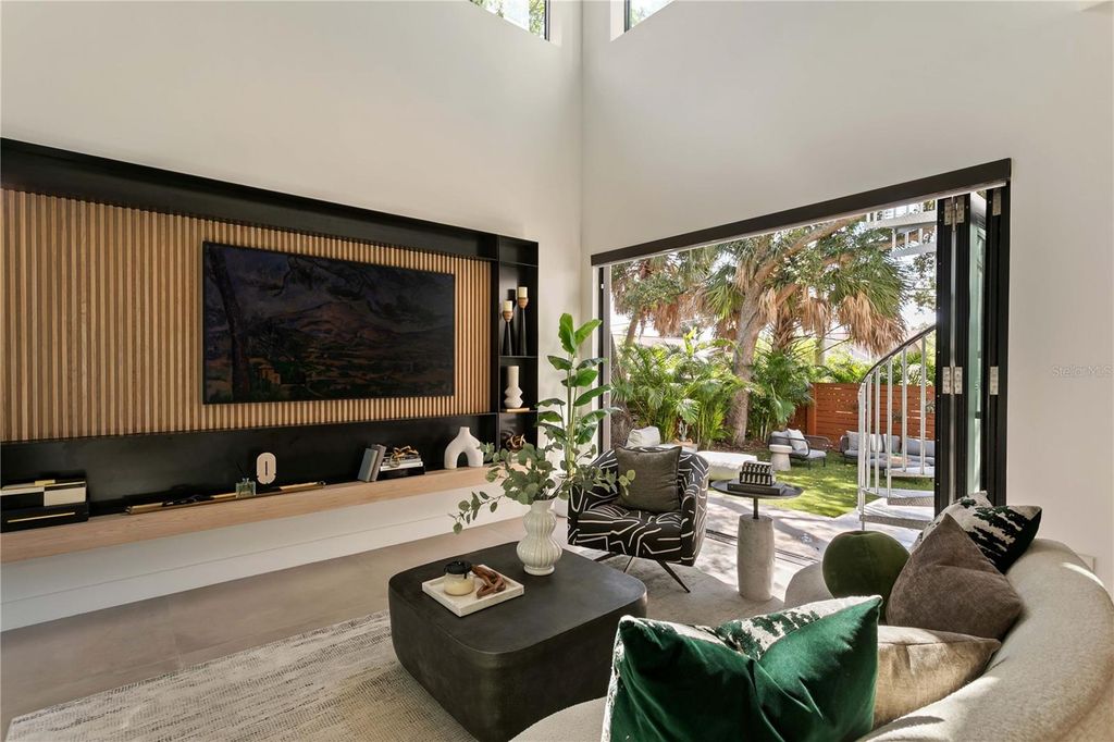 Image 49 of property listing at 1322 W GRACE STREET, Tampa, FL 33607