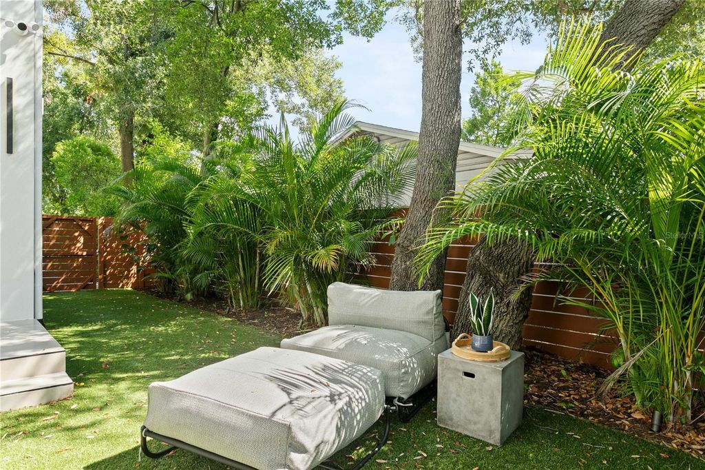 Image 52 of property listing at 1322 W GRACE STREET, Tampa, FL 33607